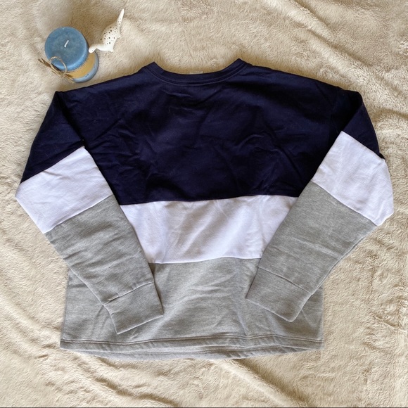 Cropped Sweatshirt - Picture 2 of 3